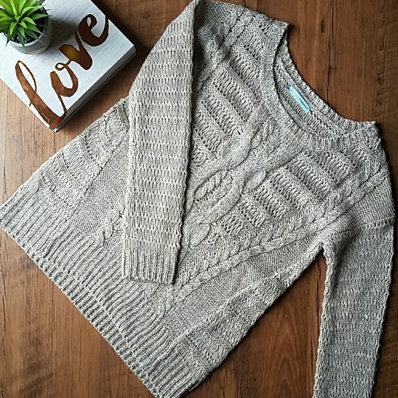 Maurices Sweaters - 💕 Maurices Beige Sweater